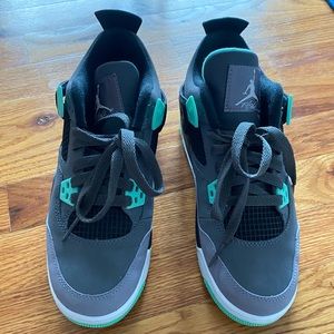 Air Jordan Retro 4 green glow